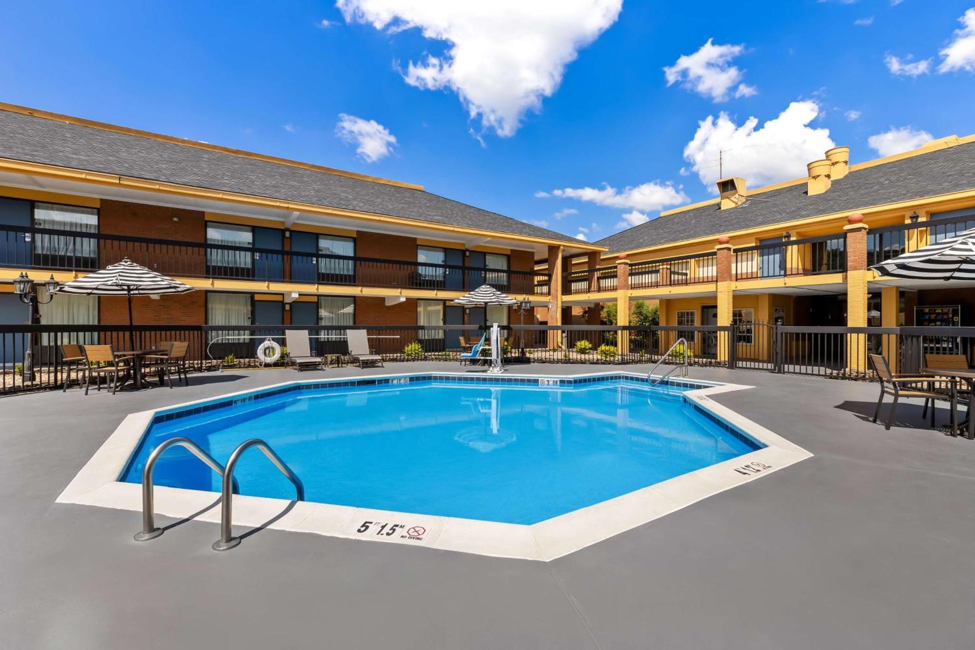 Best Western - Fayetteville Exterior photo