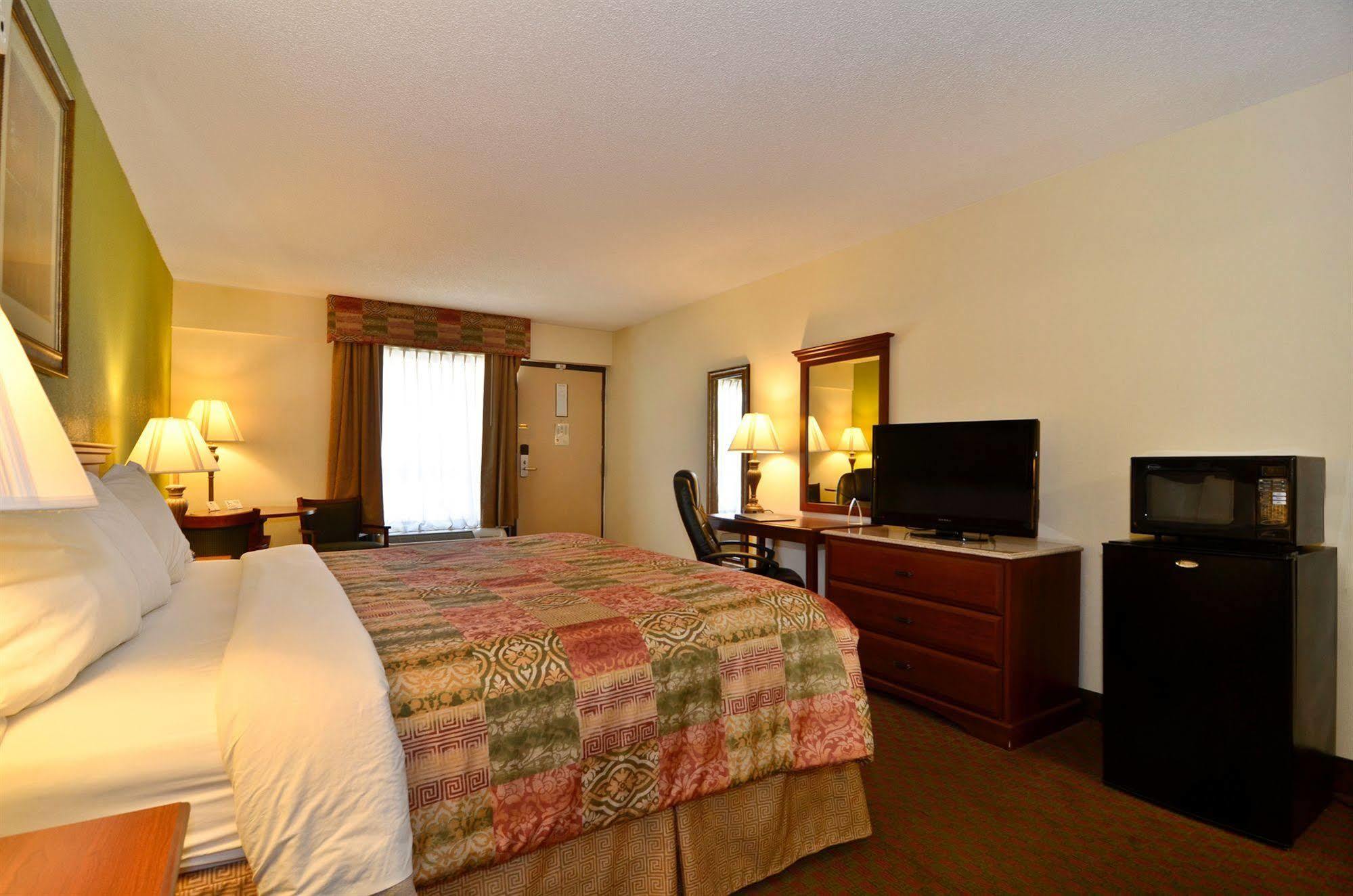 Best Western - Fayetteville Exterior photo